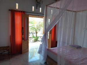 Friend House SURFCAMP