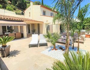 Villas 3 Bedrooms Villa near Cannes - Pool & Jacuzzi - Sea View : photos des chambres