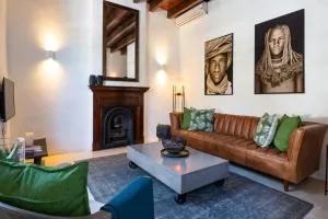 Central CAPE TOWN, Stylish home, with PRIVATE COURTYARD - Schotschekloof