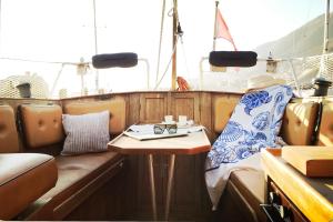 Sailboat, Do-Minus Design Retreat & SPA