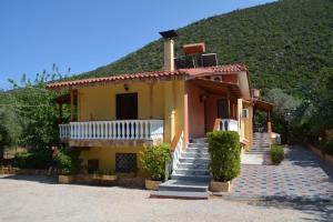 O Petros Arkadia Greece