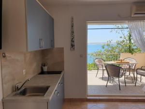 Apartments by the sea Starigrad Paklenica 