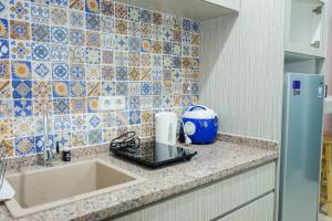 Modern Living 1BR @Atlanta Residences Apartment With City View By Travelio