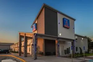 Studio 6 Lake Charles - 萨尔弗