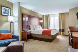King Suite - Non-Smoking room in Comfort Suites Gateway