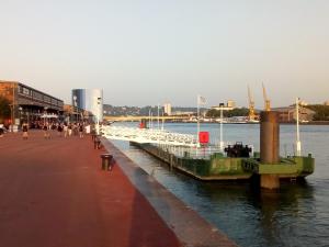 Appartements Between historic center and quay, ideal for family : photos des chambres