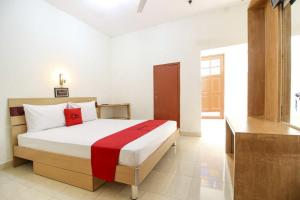 RedDoorz Syariah At Jalan Menteri Supeno