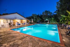 Camping & Rooms Kariotes