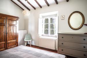 Ampio appartamento completamente rinnovato con vista e piscina