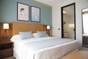 Deluxe King Room room in Riu Plaza España