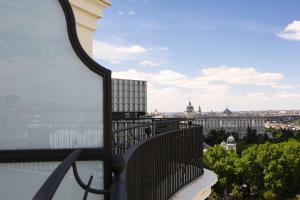 Deluxe King Room with Terrace room in Riu Plaza España