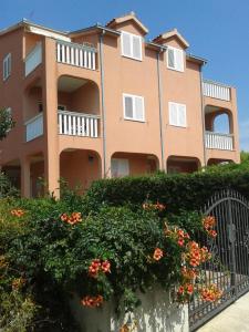 Apartmani Sarić Rogoznica