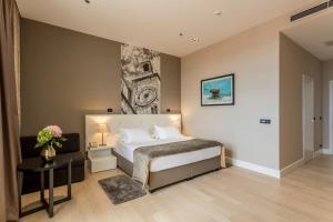 Deluxe King Room with City View room in Cornaro Hotel