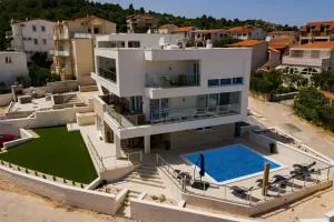 Villa Compass; Luxury experience in natural bay. - 拉扎尼