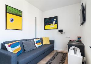 At the Fountain Apartment by BookingHost