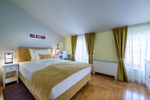 Standard Single Room with Street View room in Hotel Domino