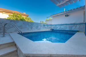 Apartments Lapis - 4hvězdičkové hotely ve městě Jadranovo