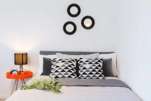 Holiday Appartement »Achalm« mit Sonnenterrasse - 罗伊特林根