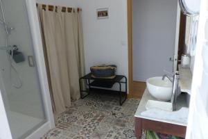 B&B / Chambres d'hotes La Ferme de Chaleyre : Chambre Double avec Salle de Bains Privative