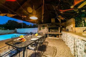 Apartments Bugenvila Brzac