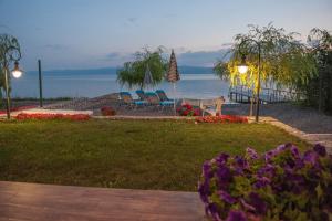 Lake House Sand
