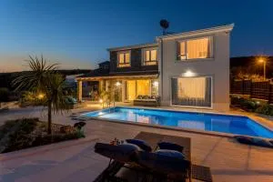 HILLSIDE villa with sea view and pool - Jarebinjak