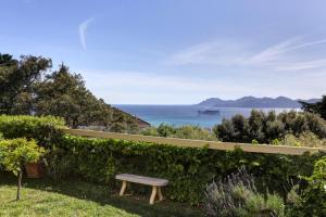 Appartement - villa Le Saint Georges avec superbe jardin et vue mer panoramique