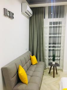 Yellow room with sea view