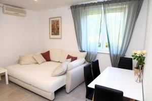 Serenity Apartments CB