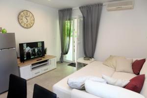 Serenity Apartments CB