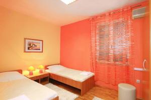 Two-Bedroom Apartment room in Apartment Split 17386a