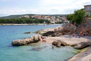 Apartments with parking space Primosten - 17696