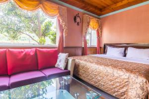 Phòng Gia đình nhìn ra Núi (Family Room with Mountain View)