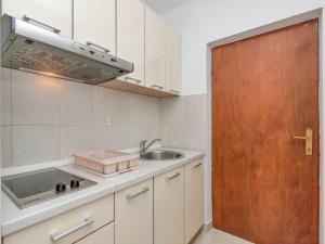 Apartment Rubin-12 by Interhome