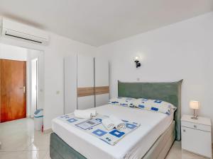 Apartment Rubin-12 by Interhome