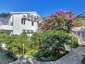 Apartment Rubin-12 by Interhome