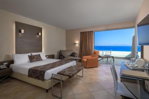 Double or Twin Room with Sea View