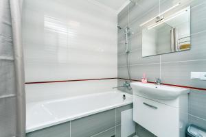 ГЕНЕРАТОР, автономне освітлення і інтернет Апартаменты ЛЮКС на улица Софии Русовой 7 Near metro Poznyaki LUX apartment on Sofia Rusova street 7