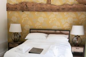 Double Room with Private Bathroom room in Tuppenhurst Barn
