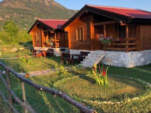 Orahovo Cottages