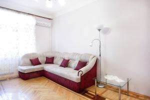 One-Bedroom Apartment - Lesi Ukrainky Boulevard 8 room in Apartments on Besarabka