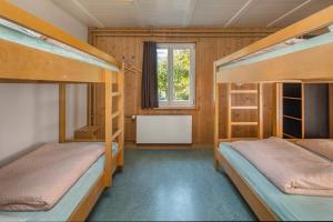 Sextuple Room with Shared Bathroom room in Brienz Youth Hostel