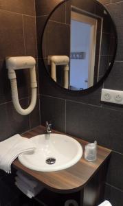 Hotels Hotel Viallet : Suite avec Balcon (4 Adultes)