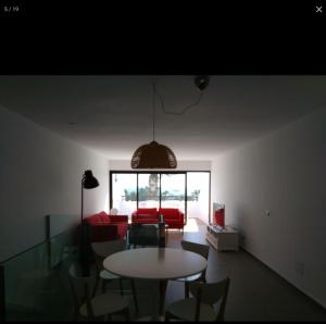 Bonito y espacioso apartamento al lado de la playa.