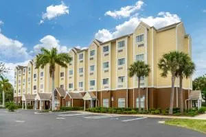 Quality Inn & Suites Lehigh Acres Fort Myers - 埃斯特罗