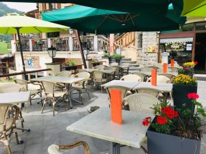 Hotels Logis Hotel Les Ancolies : photos des chambres