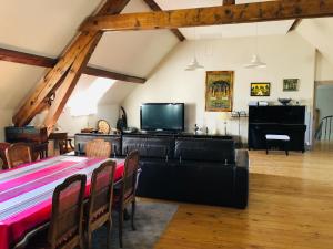 B&B / Chambres d'hotes Le Donjon d'Anthon : photos des chambres