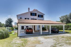 Villa with Private Pool room in Villa Mutila