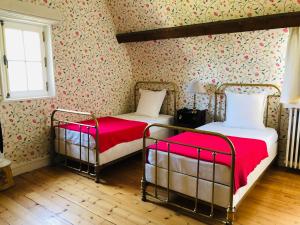 B&B / Chambres d'hotes Le Donjon d'Anthon : photos des chambres