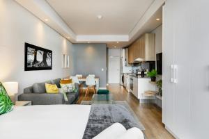 Backup-Power Eco Balcony Apartment near Table Mountain